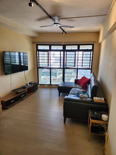 18 Jalan Tenteram, 18 Jalan Tenteram, 3 Bedrooms, 1,130 sqft, HDB Flat For Sale, by Joanne Sum, 500176102 - Living Room - PropertyGuru.com.sg