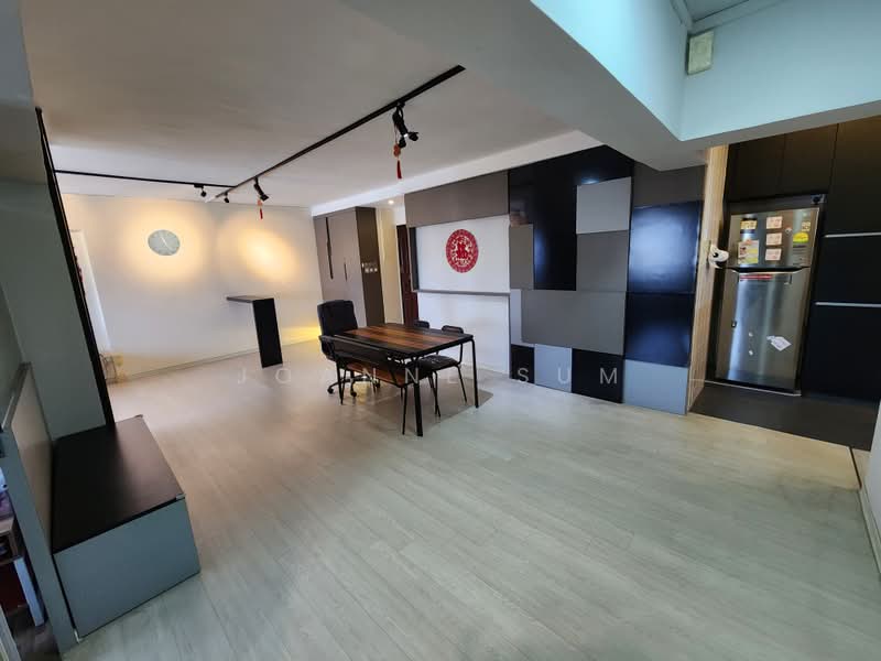 18 Jalan Tenteram, 18 Jalan Tenteram, 3 Bedrooms, 1,130 sqft, HDB Flat For Sale, by Joanne Sum, 500176102 - Living Room - PropertyGuru.com.sg