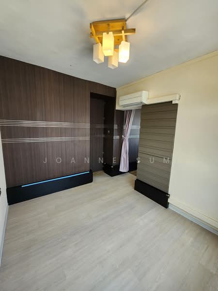 18 Jalan Tenteram, 18 Jalan Tenteram, 3 Bedrooms, 1,130 sqft, HDB Flat For Sale, by Joanne Sum, 500176102 - Master bedroom - PropertyGuru.com.sg