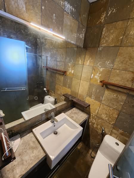 18 Jalan Tenteram, 18 Jalan Tenteram, 3 Bedrooms, 1,130 sqft, HDB Flat For Sale, by Joanne Sum, 500176102 - Master Bathroom - PropertyGuru.com.sg