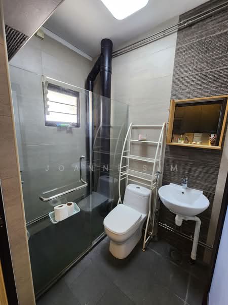 18 Jalan Tenteram, 18 Jalan Tenteram, 3 Bedrooms, 1,130 sqft, HDB Flat For Sale, by Joanne Sum, 500176102 - Bathroom - PropertyGuru.com.sg