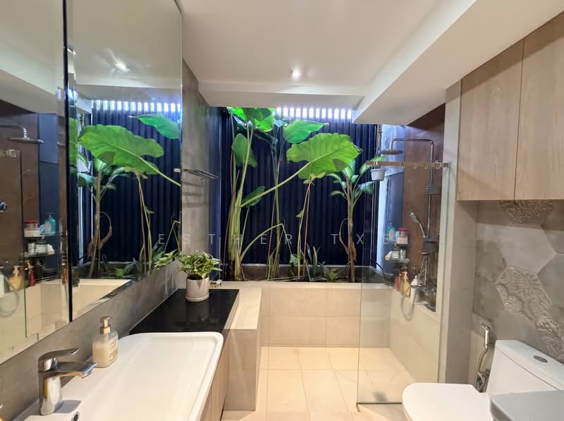 Sennett Estate, Butterfly Avenue, 6 Bedrooms, 5,121 sqft, Corner Terrace For Sale, by Esther Txe, 500176114 - Bathroom - PropertyGuru.com.sg