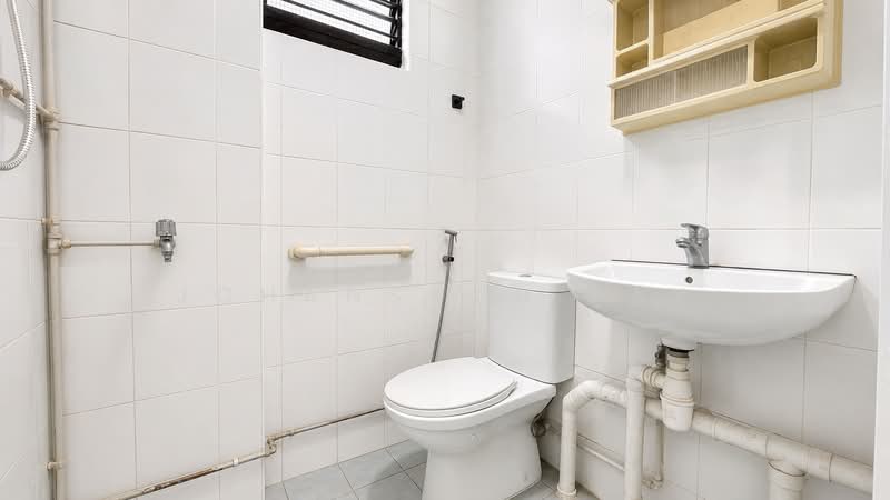 224 Yishun Street 21, 224 Yishun Street 21, 3 Bedrooms, 1,055 sqft, HDB Flat For Sale, by Johansson Tay, 500176119 - Bathroom - PropertyGuru.com.sg