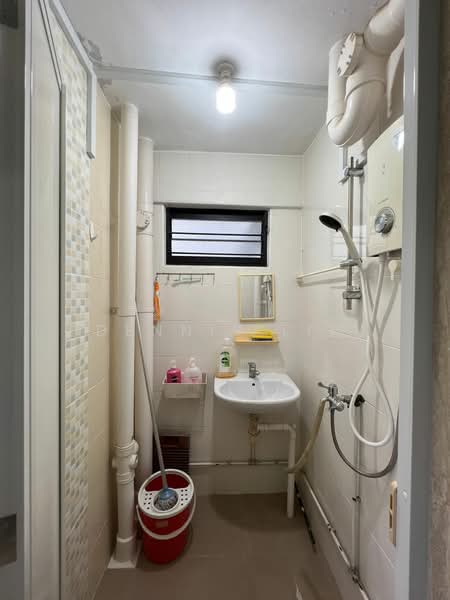 87 Circuit Road, 87 Circuit Road, 2 Bedrooms, 646 sqft, HDB Flat For Sale, by Dennis Lim, 500176129 - Bathroom - PropertyGuru.com.sg