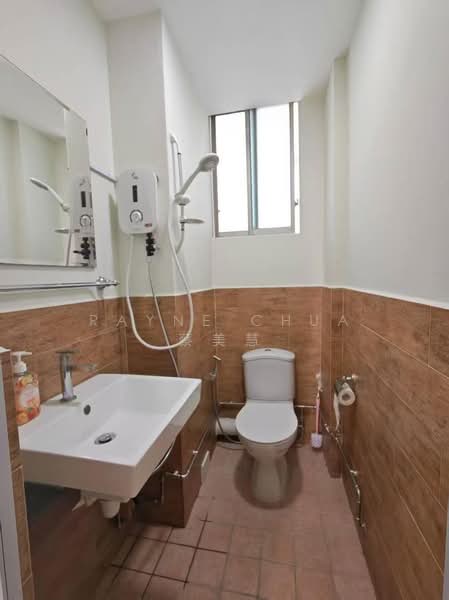 Kim Sia Court, 1 Jalan Jintan, Room Rental, 150 sqft, Apartment For Rent, by Rayne Chua 蔡美慧, 500176130 - Bathroom - PropertyGuru.com.sg
