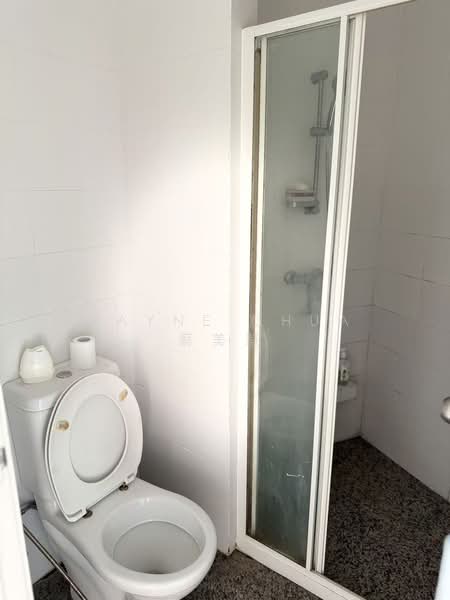 Kerrisdale, 30 Sturdee Road, Room Rental, 150 sqft, Condominium For Rent, by Rayne Chua 蔡美慧, 500176137 - Bathroom - PropertyGuru.com.sg