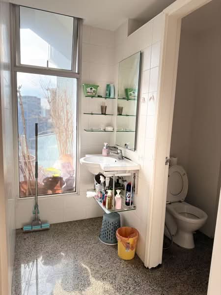 Kerrisdale, 30 Sturdee Road, Room Rental, 150 sqft, Condominium For Rent, by Rayne Chua 蔡美慧, 500176137 - Bathroom - PropertyGuru.com.sg