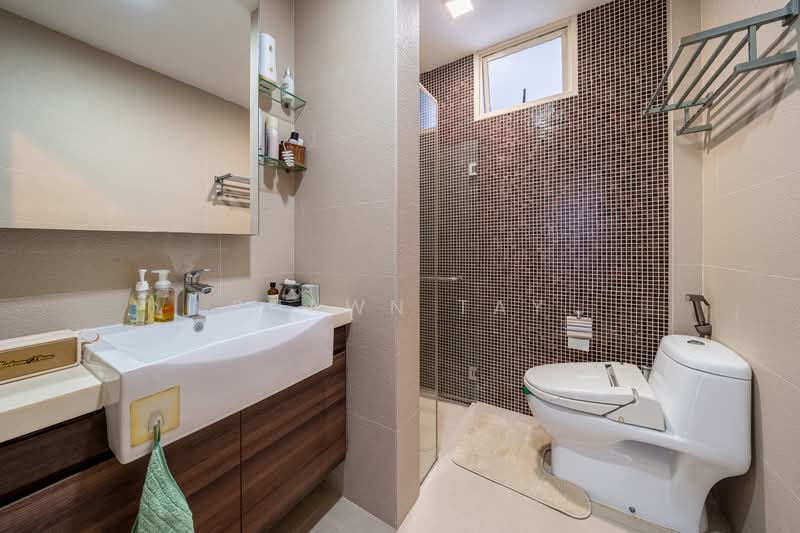 Siglap Lodge, 95 Upper East Coast Road, 4 Bedrooms, 1,948 sqft, Condominium For Sale, by Shawn Tay, 500176144 - Bathroom - PropertyGuru.com.sg