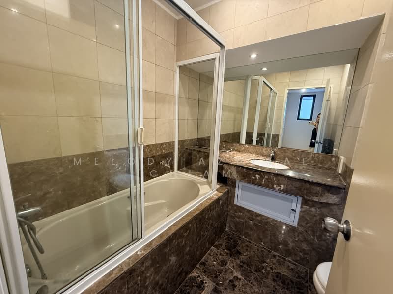 Villa Delle Rose, Taman Nakhoda, 4 Bedrooms, 2,800 sqft, Condominium For Rent, by Melody Azyliae Chiam, 500176148 - Bathroom - PropertyGuru.com.sg
