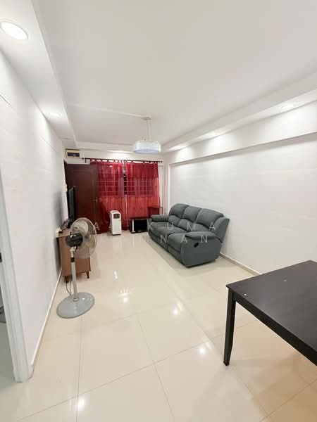 907 Tampines Avenue 4, 907 Tampines Avenue 4, 2 Bedrooms, 780 sqft, HDB Flat For Sale, by Sasikumar Kannan, 500176151 - Living Room - PropertyGuru.com.sg
