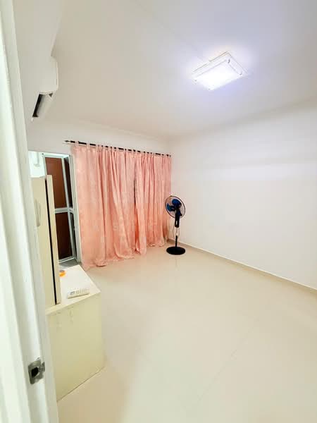 907 Tampines Avenue 4, 907 Tampines Avenue 4, 2 Bedrooms, 780 sqft, HDB Flat For Sale, by Sasikumar Kannan, 500176151 - Interior - PropertyGuru.com.sg
