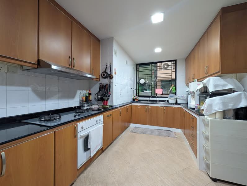 Pinevale, 6 Tampines Street 73, 3 Bedrooms, 1,582 sqft, Condominium For Sale, by Sheryl Seow, 500176179 - Kitchen - PropertyGuru.com.sg