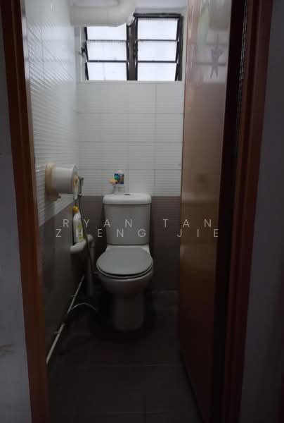 118 Lorong 1 Toa Payoh, 118 Lorong 1 Toa Payoh, 2 Bedrooms, 700 sqft, HDB Flat For Sale, by Ryan Tan Zheng Jie, 500176184 - Bathroom - PropertyGuru.com.sg