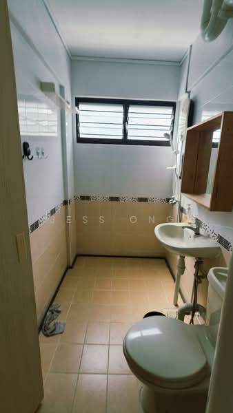 930 Tampines Street 91, 930 Tampines Street 91, 3 Bedrooms, 1,119 sqft, HDB Flat For Sale, by Jess Ong, 500176187 - Bathroom - PropertyGuru.com.sg