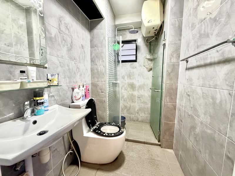 157B Rivervale Crescent, 157B Rivervale Crescent, 3 Bedrooms, 1,012 sqft, HDB Flat For Sale, by Hidayat Shariff, 500176190 - Bathroom - PropertyGuru.com.sg