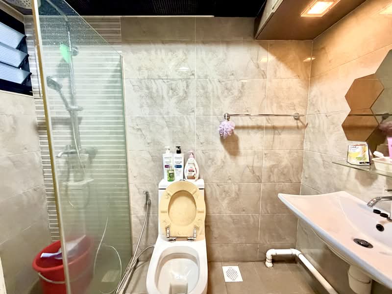 157B Rivervale Crescent, 157B Rivervale Crescent, 3 Bedrooms, 1,012 sqft, HDB Flat For Sale, by Hidayat Shariff, 500176190 - Bathroom - PropertyGuru.com.sg