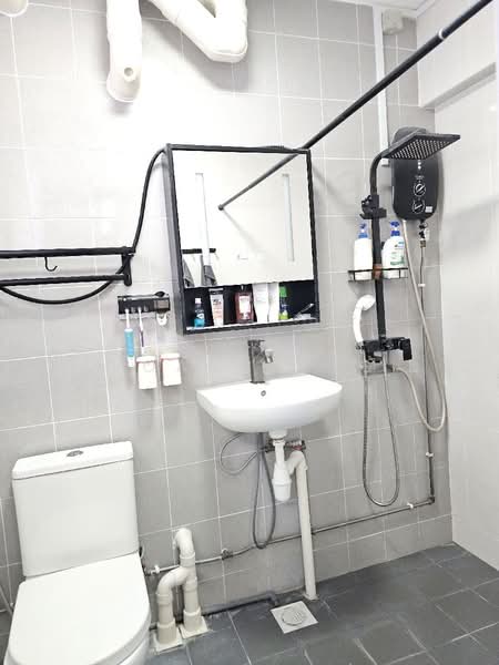 116 Bukit Batok West Avenue 6, 116 Bukit Batok West Avenue 6, 3 Bedrooms, 1,152 sqft, HDB Flat For Sale, by Joanne Ng, 500176199 - Master Bathroom - PropertyGuru.com.sg