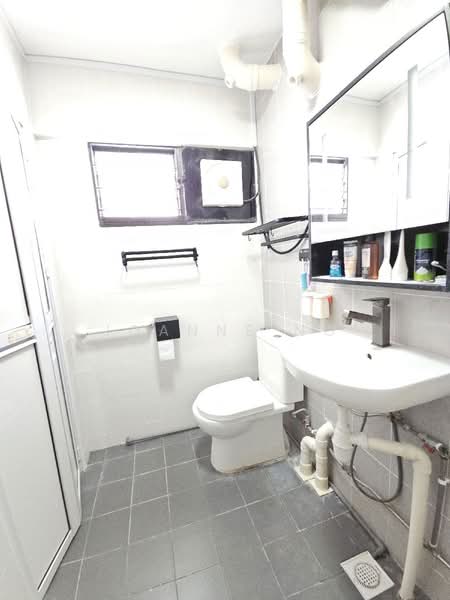 116 Bukit Batok West Avenue 6, 116 Bukit Batok West Avenue 6, 3 Bedrooms, 1,152 sqft, HDB Flat For Sale, by Joanne Ng, 500176199 - Master Bathroom - PropertyGuru.com.sg