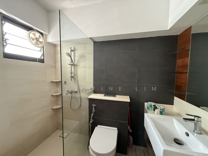 507B Wellington Circle, 507B Wellington Circle, 3 Bedrooms, 1,195 sqft, HDB Flat For Rent, by Christine Lim, 500176202 - Bathroom - PropertyGuru.com.sg