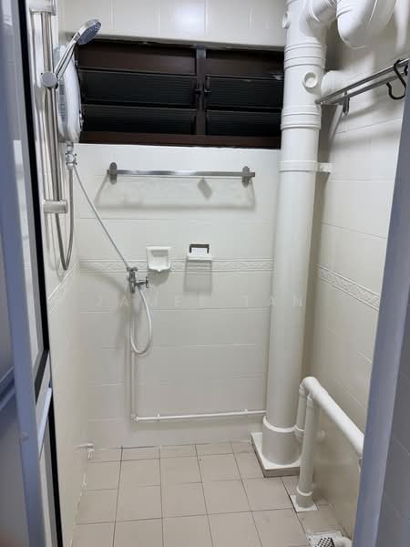 1 Ghim Moh Road, 1 Ghim Moh Road, 2 Bedrooms, 700 sqft, HDB Flat For Rent, by James Tan, 500176208 - Bathroom - PropertyGuru.com.sg