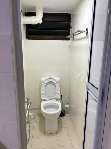 1 Ghim Moh Road, 1 Ghim Moh Road, 2 Bedrooms, 700 sqft, HDB Flat For Rent, by James Tan, 500176208 - Bathroom - PropertyGuru.com.sg