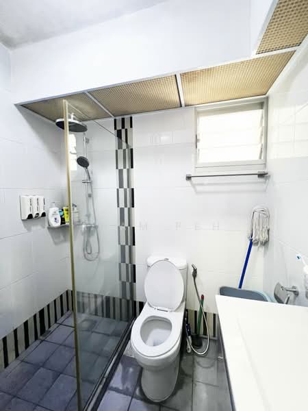 10B Bendemeer Light, 10B Bendemeer Road, 3 Bedrooms, 1,001 sqft, HDB Flat For Sale, by Adam Peh, 500176215 - Bathroom - PropertyGuru.com.sg