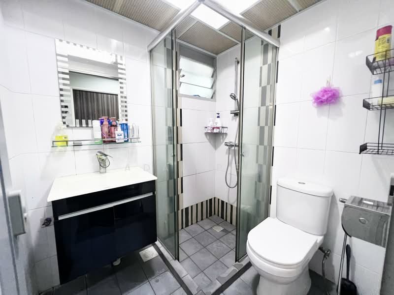 10B Bendemeer Light, 10B Bendemeer Road, 3 Bedrooms, 1,001 sqft, HDB Flat For Sale, by Adam Peh, 500176215 - Bathroom - PropertyGuru.com.sg