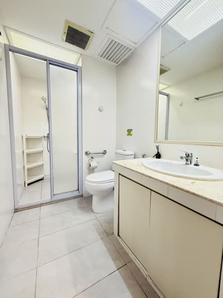 Ridgewood Condominium, 1 Ridgewood Close, Room Rental, 220 sqft, Condominium For Rent, by Steve Voon, 500176220 - Bathroom - PropertyGuru.com.sg