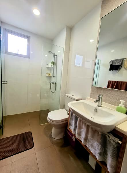 Heron Bay, Upper Serangoon View, 3 Bedrooms, 2,000 sqft, Executive Condominium For Rent, by Tanto Soh, 500176239 - Bathroom - PropertyGuru.com.sg