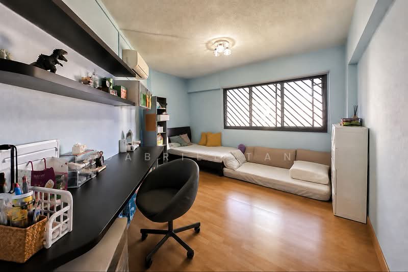 C.H.E.A.P | High Floor | 5-Room Corner Unit | Almost Private Lift HDB RARE, Jurong West Avenue 1 | Jurong West Street 42, 3 Bedrooms, 1,453 sqft, HDB Flat For Sale, by Gabriel Tan, 500176242 - Bedroom - PropertyGuru.com.sg