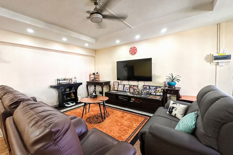 C.H.E.A.P | High Floor | 5-Room Corner Unit | Almost Private Lift HDB RARE, Jurong West Avenue 1 | Jurong West Street 42, 3 Bedrooms, 1,453 sqft, HDB Flat For Sale, by Gabriel Tan, 500176242 - Living Room - PropertyGuru.com.sg