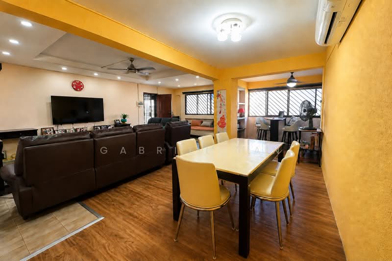 C.H.E.A.P | High Floor | 5-Room Corner Unit | Almost Private Lift HDB RARE, Jurong West Avenue 1 | Jurong West Street 42, 3 Bedrooms, 1,453 sqft, HDB Flat For Sale, by Gabriel Tan, 500176242 - Living Room - PropertyGuru.com.sg