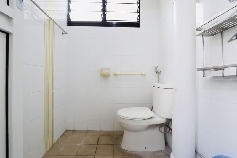 404 Ang Mo Kio Avenue 10, 404 Ang Mo Kio Avenue 10, 2 Bedrooms, 721 sqft, HDB Flat For Rent, by Alice Ng 黄素芳, 500176254 - Bathroom - PropertyGuru.com.sg