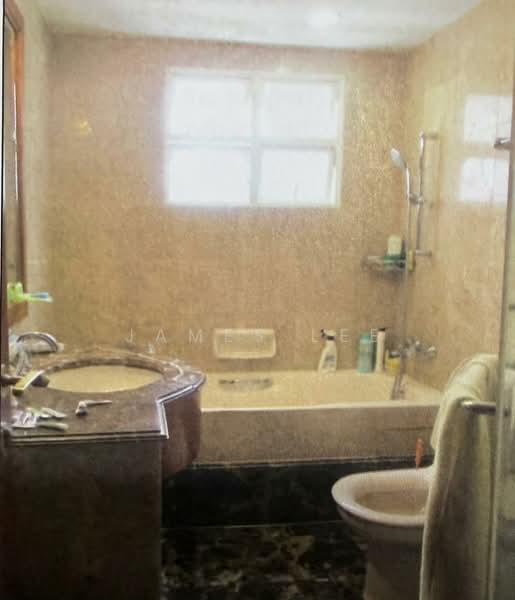 Cashew Estate, , 4 Bedrooms, 3,700 sqft, Terraced House For Sale, by James Lee, 500176271 - Bathroom - PropertyGuru.com.sg