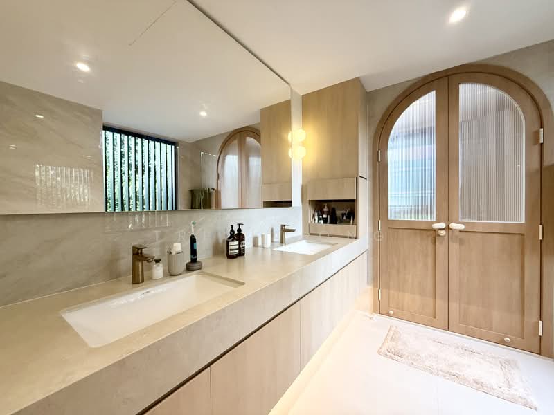 Telok Kurau. Best Location. Well Reno. Cozy Semi D. Solar Powered. 1Km To Tao Nan, Telok Kurau, Dunbar Walk, 6 Bedrooms, 4,800 sqft, Semi-Detached House For Rent, by Tricia Ong, 500176273 - Bathroom - PropertyGuru.com.sg