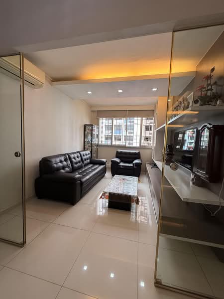 928 Hougang Street 91, 928 Hougang Street 91, 3 Bedrooms, 1,292 sqft, HDB Flat For Sale, by TAY HELEN, 500176287 - Living Room - PropertyGuru.com.sg
