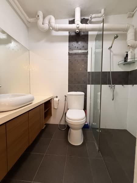 928 Hougang Street 91, 928 Hougang Street 91, 3 Bedrooms, 1,292 sqft, HDB Flat For Sale, by TAY HELEN, 500176287 - Bathroom - PropertyGuru.com.sg