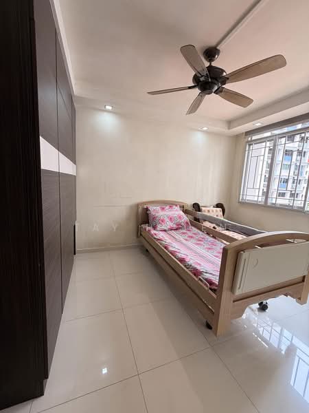 928 Hougang Street 91, 928 Hougang Street 91, 3 Bedrooms, 1,292 sqft, HDB Flat For Sale, by TAY HELEN, 500176287 - Bedroom - PropertyGuru.com.sg