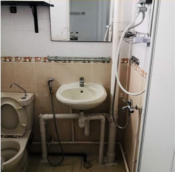 704 Yishun Avenue 5, 704 Yishun Avenue 5, 2 Bedrooms, 731 sqft, HDB Flat For Sale, by Ong Zi Ying 王姿穎, 500176297 - Bathroom - PropertyGuru.com.sg