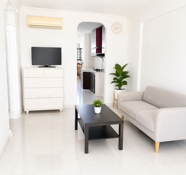 704 Yishun Avenue 5, 704 Yishun Avenue 5, 2 Bedrooms, 731 sqft, HDB Flat For Sale, by Ong Zi Ying 王姿穎, 500176297 - Living Room - PropertyGuru.com.sg