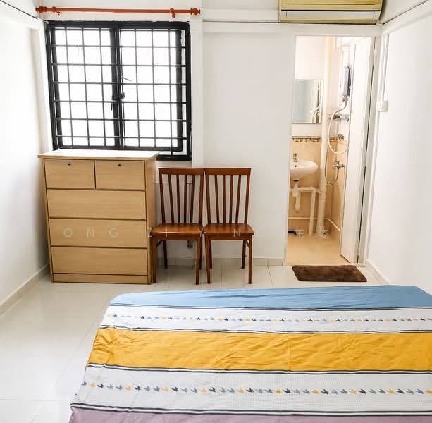 704 Yishun Avenue 5, 704 Yishun Avenue 5, Sembawang / Yishun, 2 Bedrooms, 731 sqft, HDB Flat For Sale, by Ong Zi Ying 王姿穎, 500176297 - Master Bedroom - PropertyGuru.com.sg