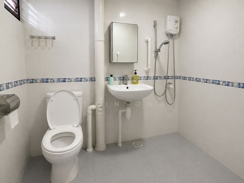 102 Jalan Dusun, 102 Jalan Dusun, 3 Bedrooms, 1,270 sqft, HDB Flat For Sale, by Kevin Ong, 500176345 - Bathroom - PropertyGuru.com.sg