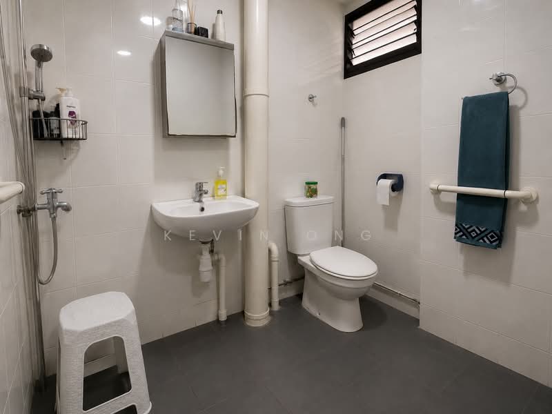 102 Jalan Dusun, 102 Jalan Dusun, 3 Bedrooms, 1,270 sqft, HDB Flat For Sale, by Kevin Ong, 500176345 - Bathroom - PropertyGuru.com.sg