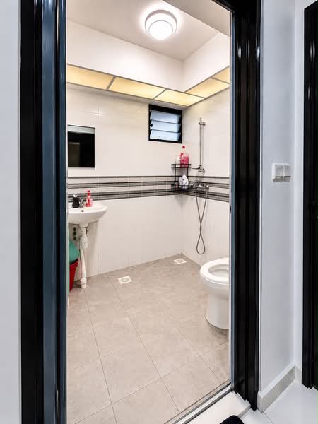 635B Senja Road, 635B Senja Road, 3 Bedrooms, 991 sqft, HDB Flat For Sale, by FATIMAH ABDULLAH, 500176352 - Common Bathroom - PropertyGuru.com.sg
