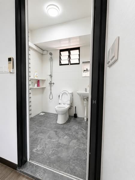 635B Senja Road, 635B Senja Road, 3 Bedrooms, 991 sqft, HDB Flat For Sale, by FATIMAH ABDULLAH, 500176352 - Master Bathroom - PropertyGuru.com.sg