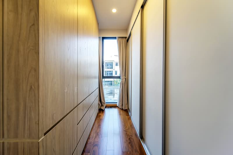 Luxus Hills, 65 Luxus Hill Drive, 5 Bedrooms, 3,600 sqft, Terraced House For Sale, by Jerlyn Yan, 500176353 - Master Bedroom - PropertyGuru.com.sg