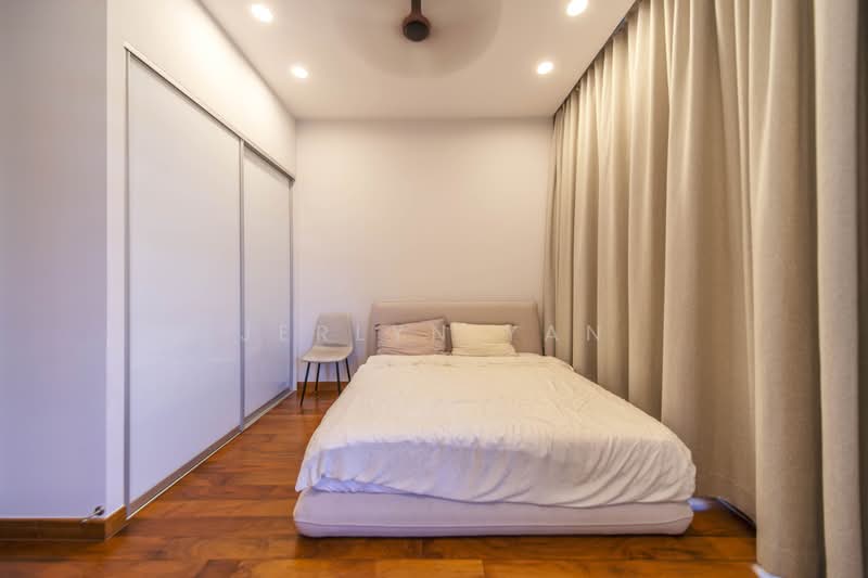 Luxus Hills, 65 Luxus Hill Drive, 5 Bedrooms, 3,600 sqft, Terraced House For Sale, by Jerlyn Yan, 500176353 - Bedroom - PropertyGuru.com.sg