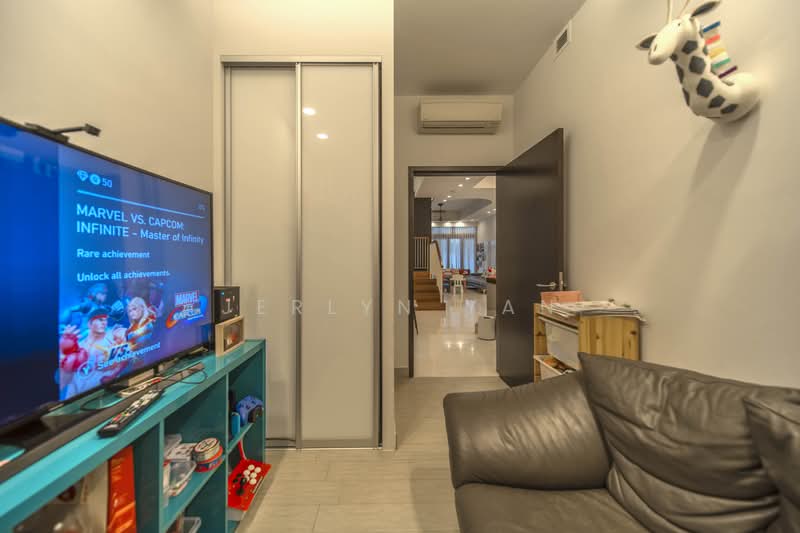 Luxus Hills, 65 Luxus Hill Drive, 5 Bedrooms, 3,600 sqft, Terraced House For Sale, by Jerlyn Yan, 500176353 - Granny's Room - PropertyGuru.com.sg