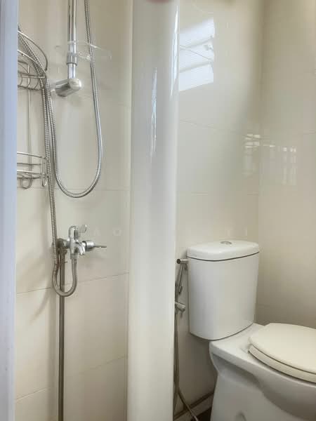 506 West Coast Drive, 506 West Coast Drive, 2 Bedrooms, 721 sqft, HDB Flat For Rent, by Liao Jingyi, 500176360 - Bathroom - PropertyGuru.com.sg