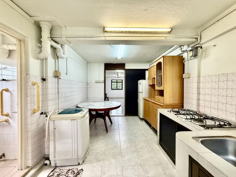 158 Lorong 1 Toa Payoh, 158 Lorong 1 Toa Payoh, 2 Bedrooms, 818 sqft, HDB Flat For Sale, by William Quek, 500176362 - Kitchen - PropertyGuru.com.sg